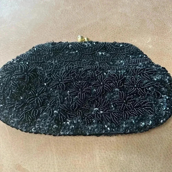 A SAFCO BAG Black Beaded and Sequin Kiss Closure Clutch - Picture 2 of 8
